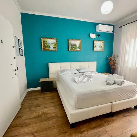 Central Room Private Entry And Bathroom Tirana Exterior foto